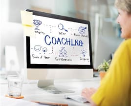 Image d'un ordinateur dont l'écran affiche "Coaching Holistique", pour soigner l'obésité.